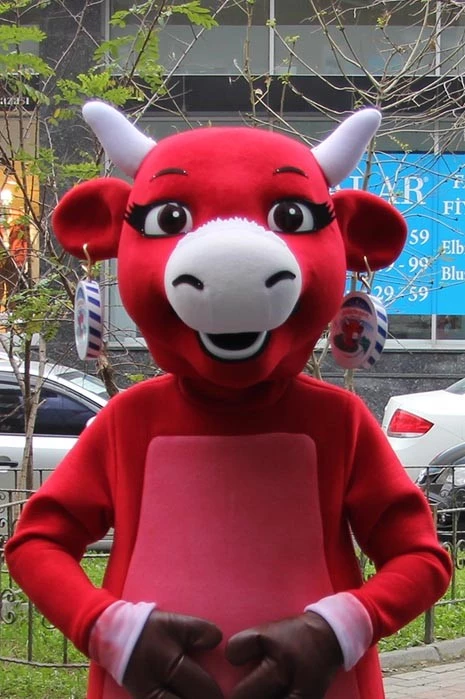 RED COW - LA VACHE QUI