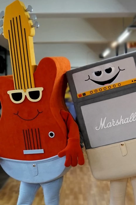 AMPLIFIER AND GUITAR